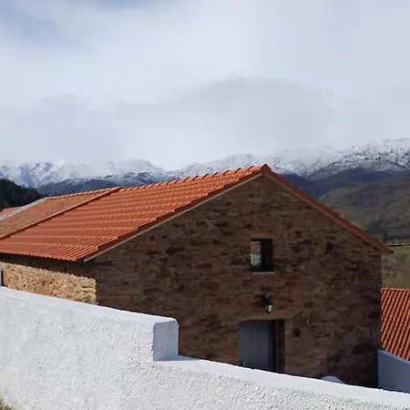 Holiday home Lugar Da Borralheira